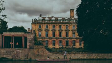 Przykłady maila formalnego po angielsku — profesjonalna korespondencja bez błędów